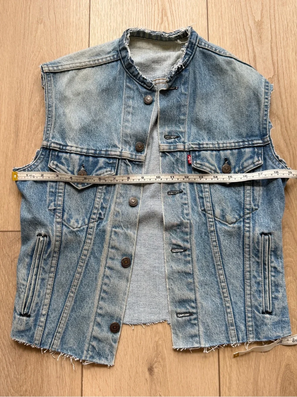 Vintage 1980’s Levi’s Men’s Trucker Denim Vest Sleeveless Jean Jacket Cut Off 34